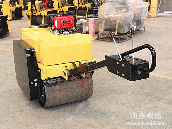 厂家教您如何挑选优异的小型压路机