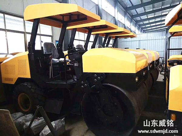 合理保养手扶式压路机是保障其正常运行的前提之一