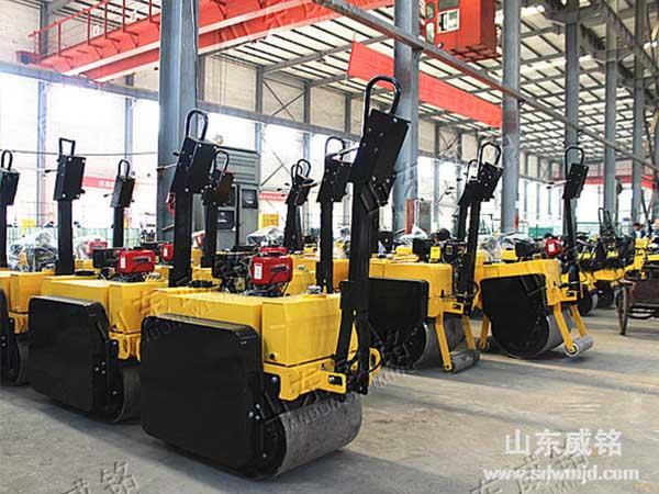 一篇看了不会后悔的文章：手扶式压路机驾驶知识大全